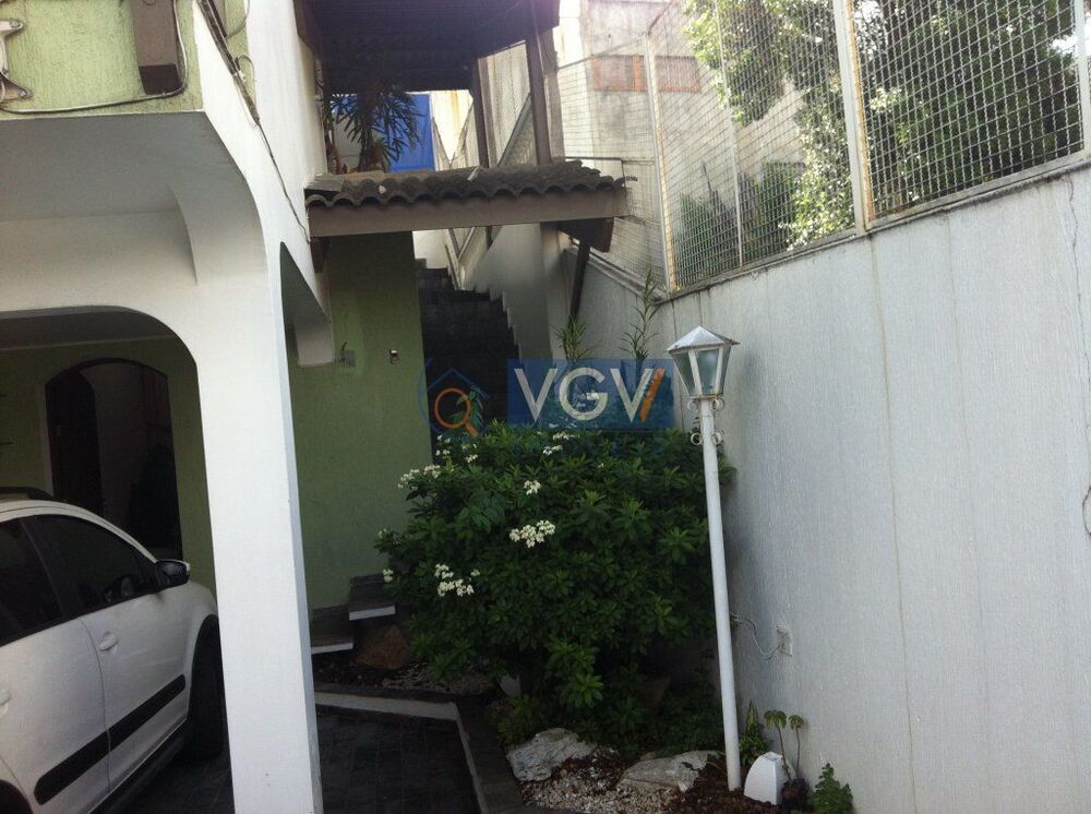 Casa à venda com 3 quartos, 243m² - Foto 1