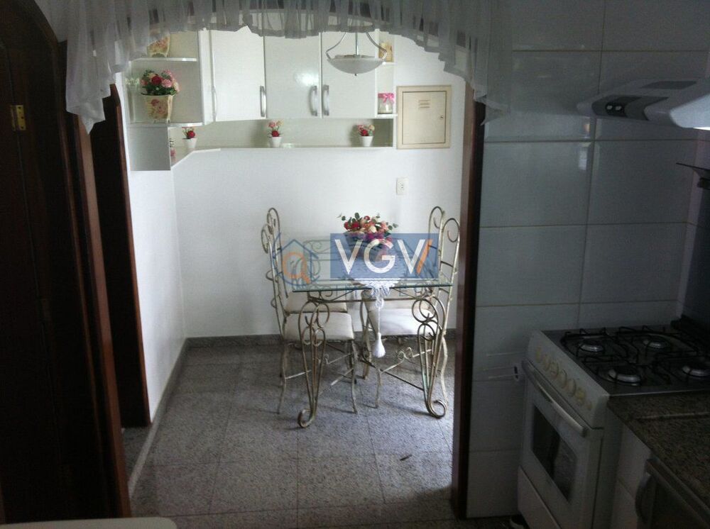 Casa à venda com 3 quartos, 243m² - Foto 3