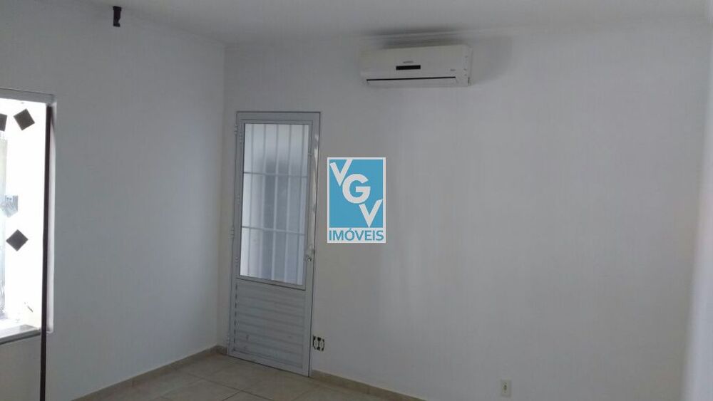 Casa para alugar com 3 quartos, 220m² - Foto 1