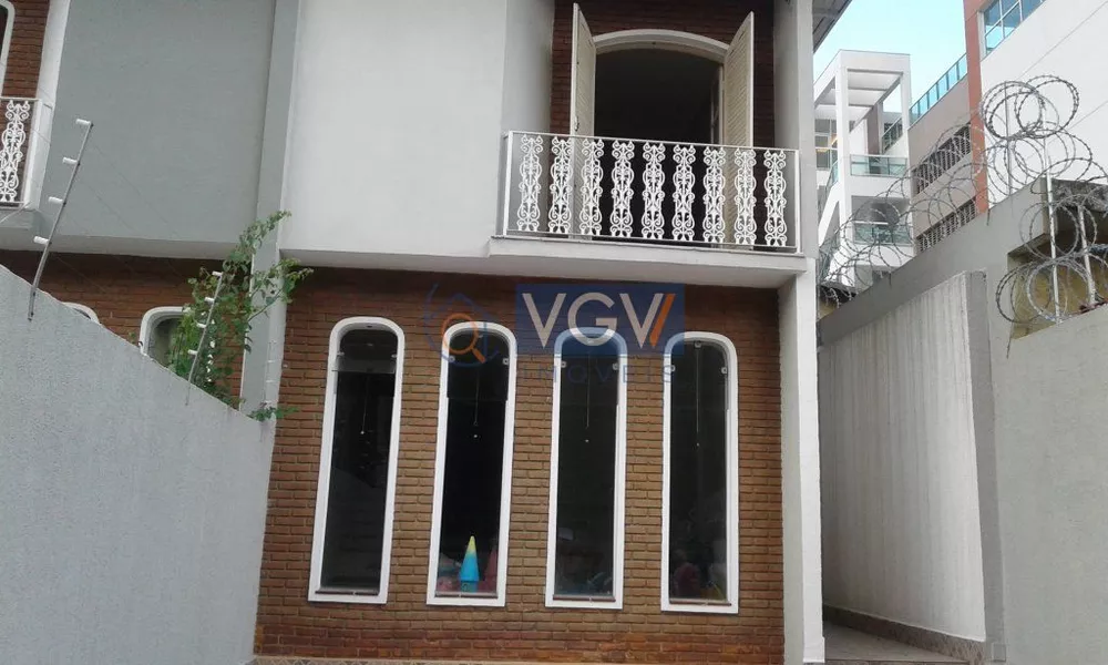 Casa à venda e aluguel com 3 quartos, 201m² - Foto 2