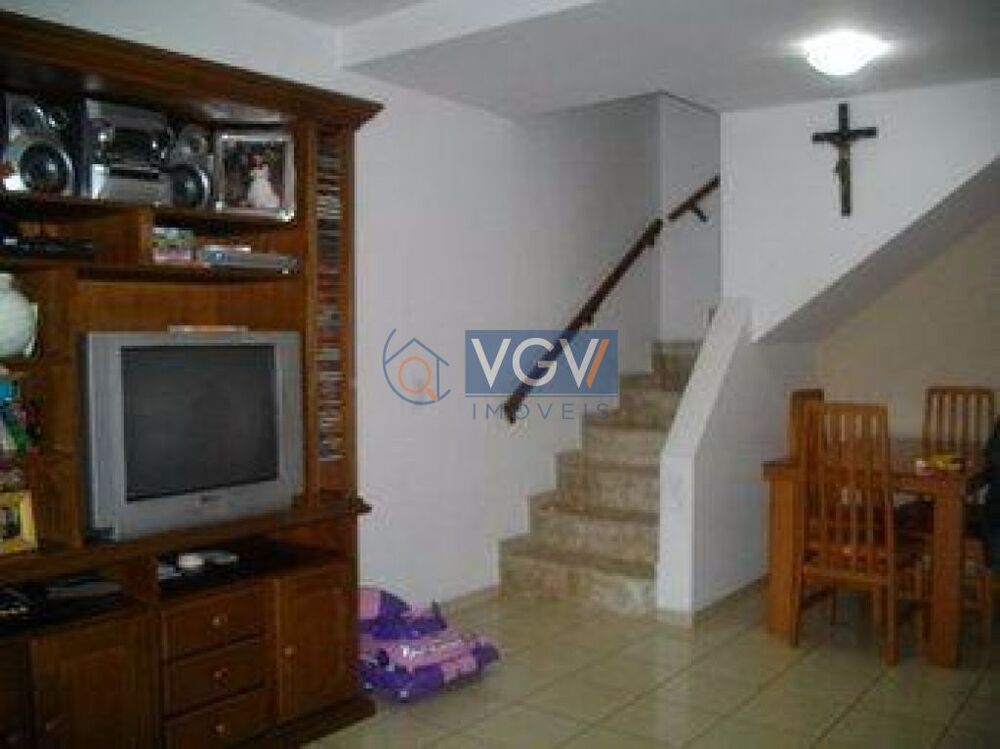 Casa à venda com 2 quartos, 68m² - Foto 4