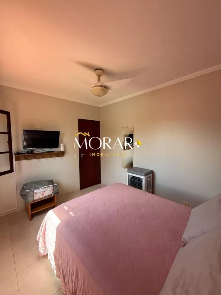 Casa, 4 quartos, 225 m² - Foto 1