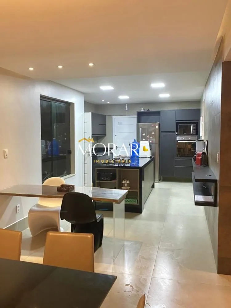 Casa, 5 quartos, 220 m² - Foto 1