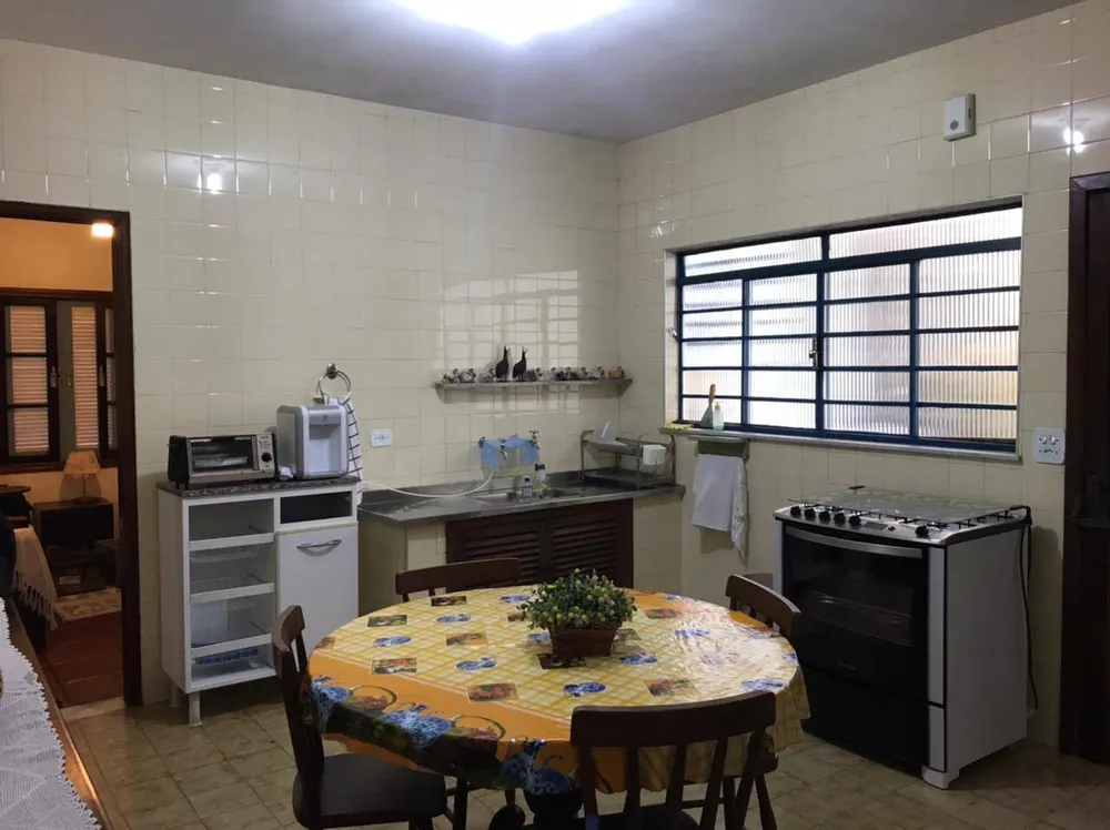 Casa, 4 quartos, 198 m² - Foto 1