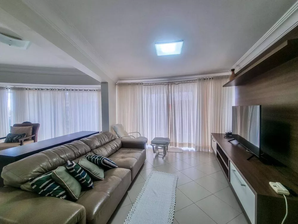 Cobertura à venda com 4 quartos, 240m² - Foto 1