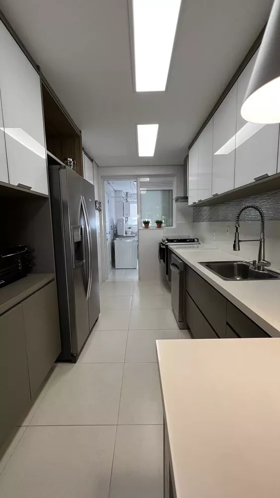 Apartamento à venda com 3 quartos, 153m² - Foto 2