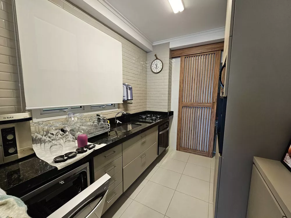 Apartamento à venda com 3 quartos, 121m² - Foto 2