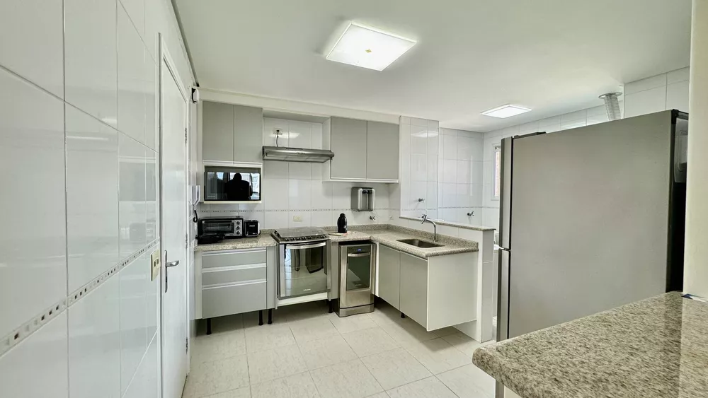 Apartamento à venda com 4 quartos, 139m² - Foto 2