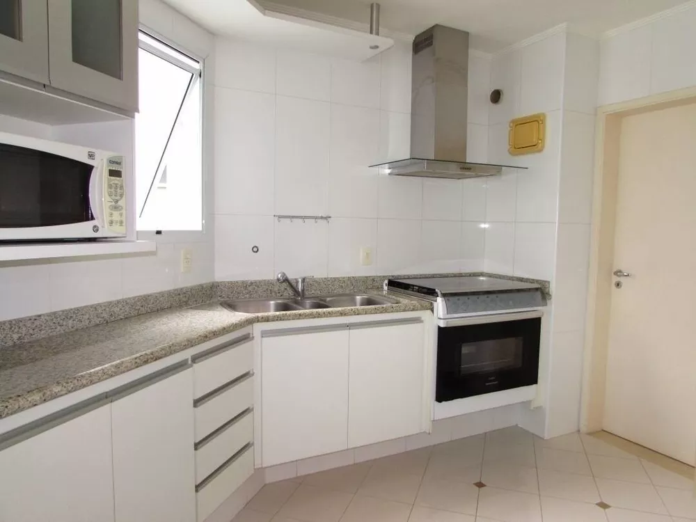 Apartamento à venda com 3 quartos, 153m² - Foto 2