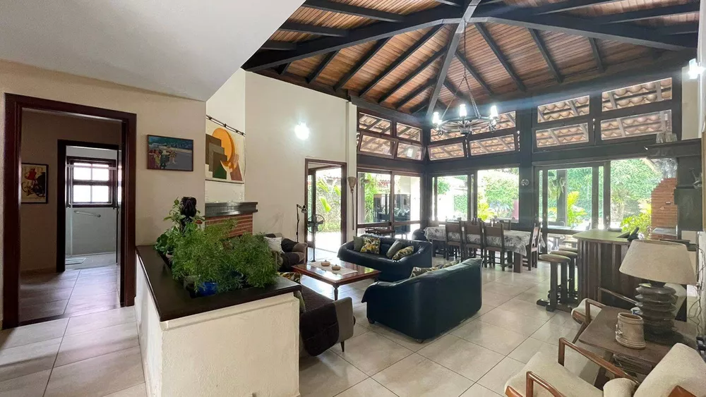 Casa à venda com 6 quartos, 323m² - Foto 4