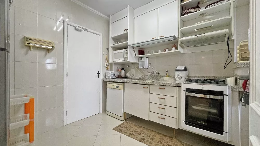 Apartamento à venda com 3 quartos, 135m² - Foto 2