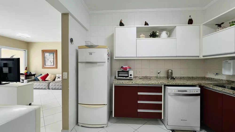 Apartamento à venda com 3 quartos, 145m² - Foto 1