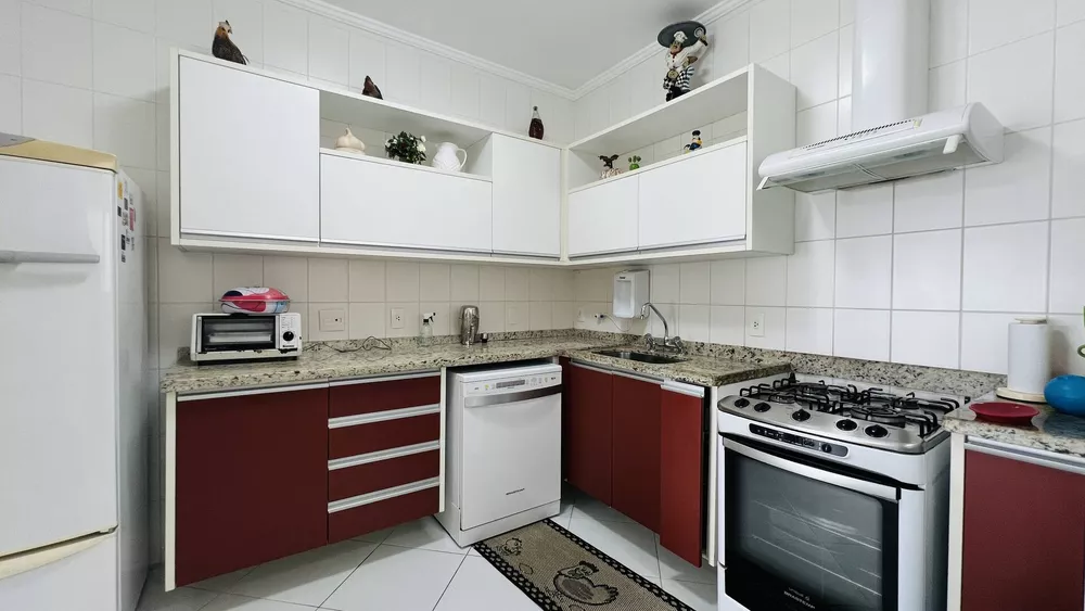 Apartamento à venda com 3 quartos, 145m² - Foto 2