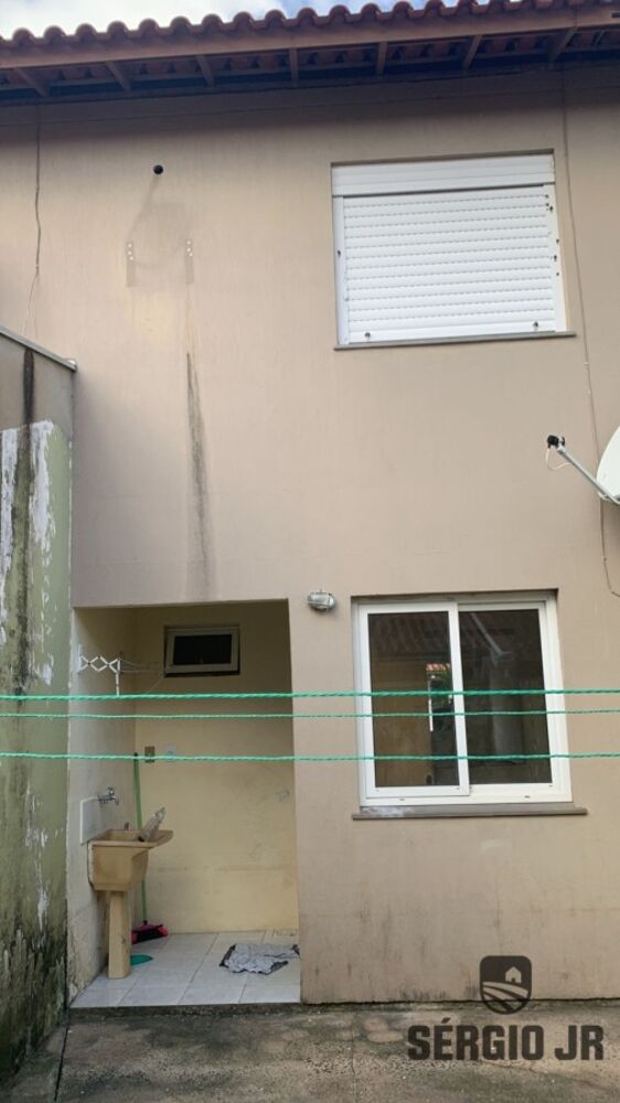 Casa à venda com 2 quartos, 65m² - Foto 3