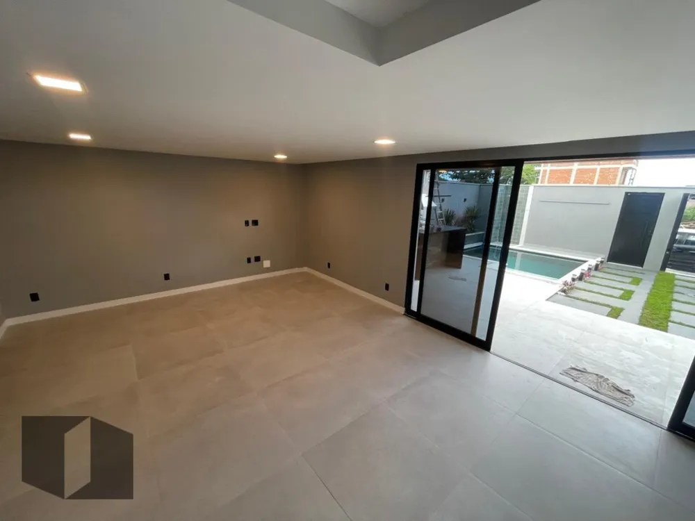 Casa, 4 quartos, 218 m² - Foto 2