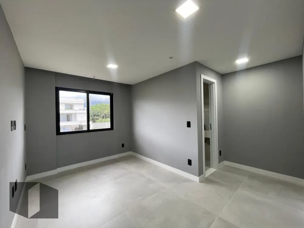 Casa, 4 quartos, 218 m² - Foto 1