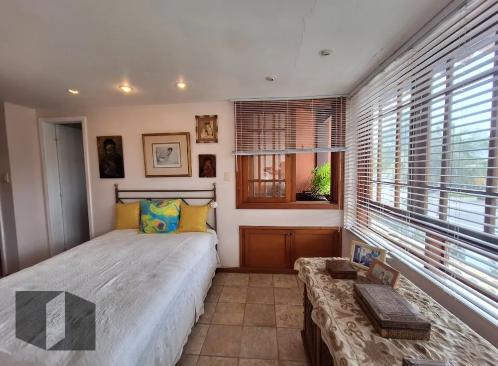 Casa, 4 quartos, 239 m² - Foto 1