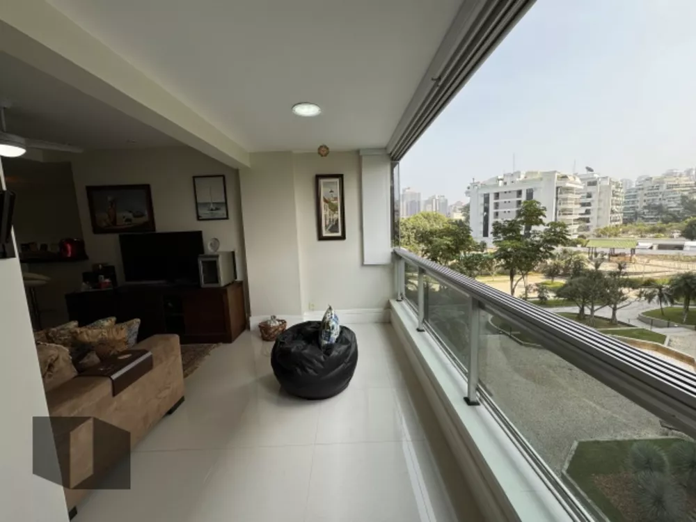 Apartamento à venda com 1 quarto, 70m² - Foto 2