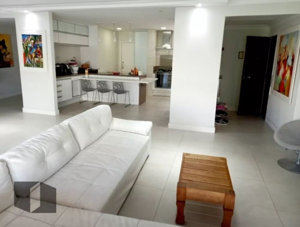 Apartamento à venda com 4 quartos, 193m² - Foto 2