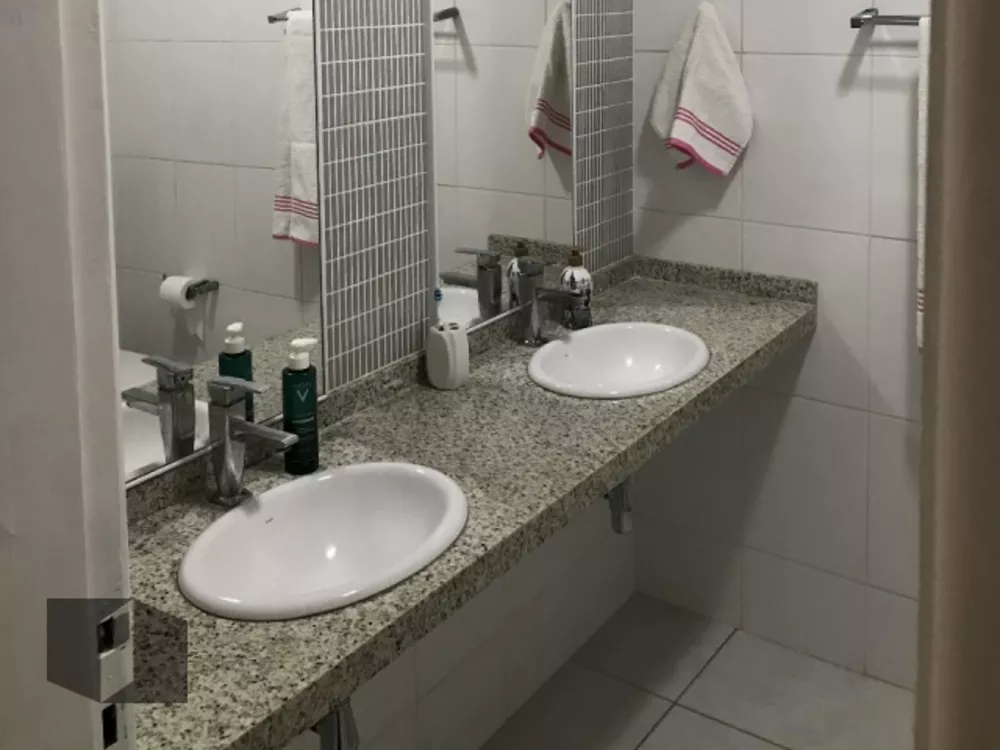 Apartamento à venda com 3 quartos, 167m² - Foto 2