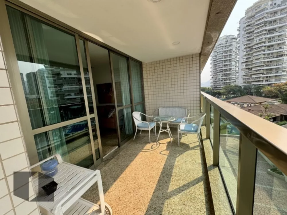 Apartamento à venda com 4 quartos, 147m² - Foto 2