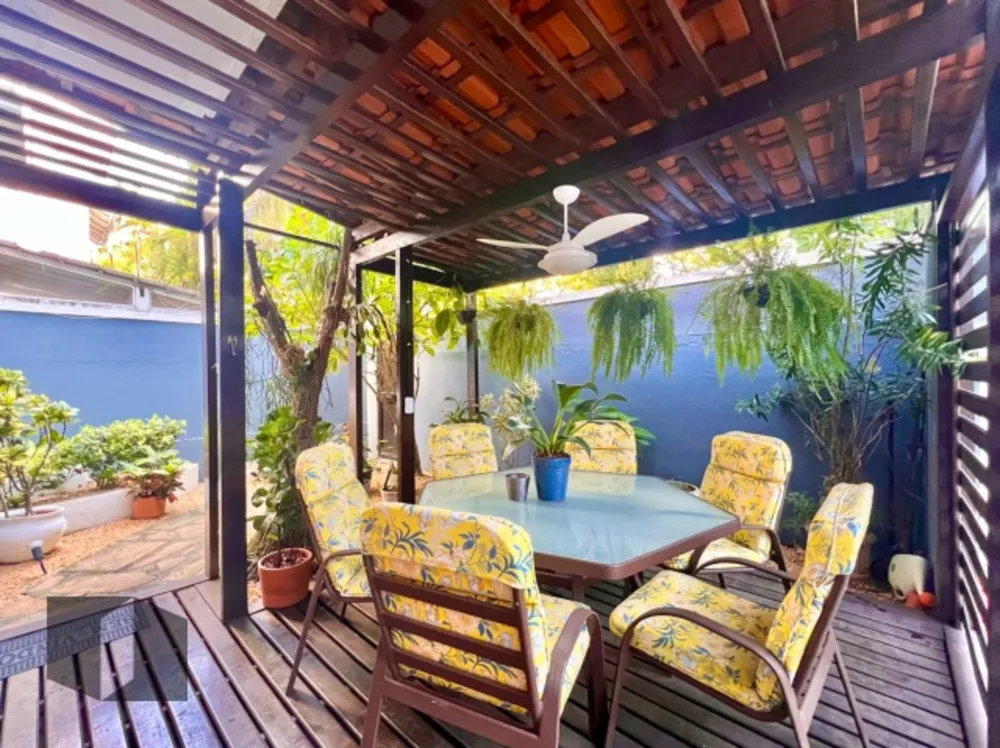 Casa, 6 quartos, 221 m² - Foto 1
