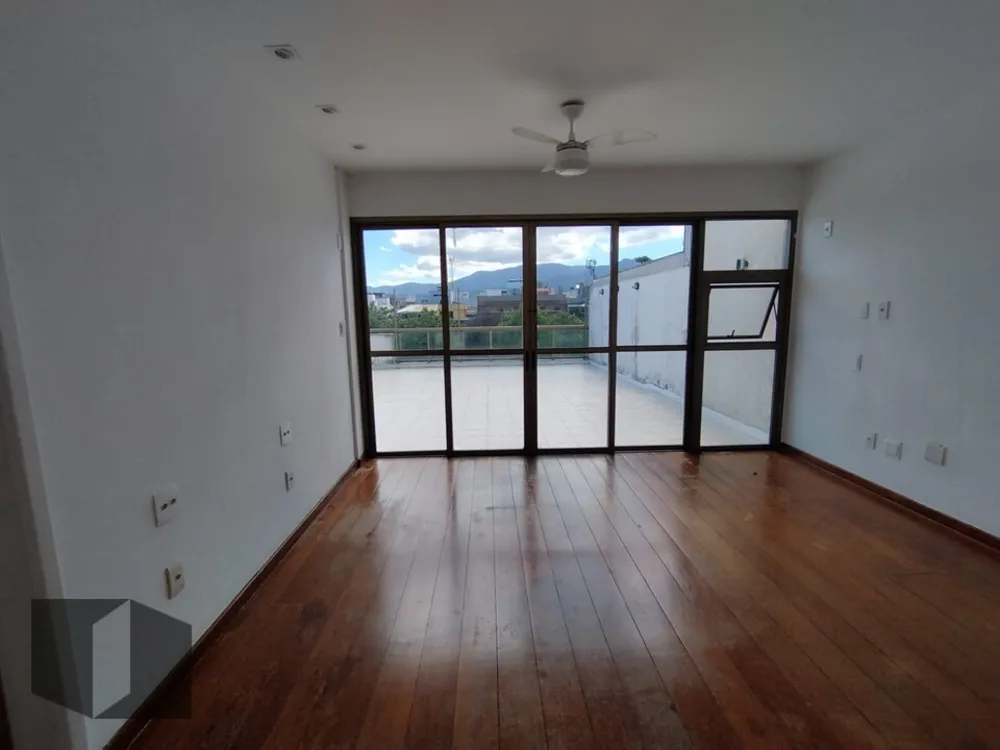 Cobertura, 3 quartos, 217 m² - Foto 2