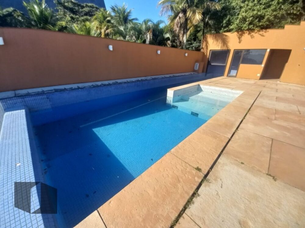 Casa à venda com 4 quartos, 602m² - Foto 2