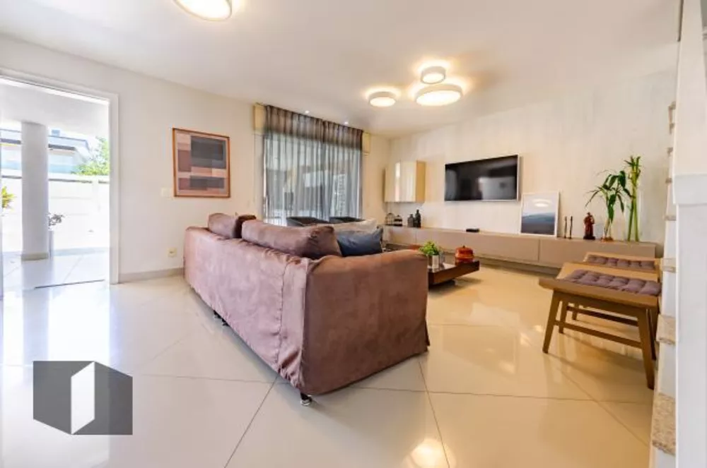 Casa, 5 quartos, 240 m² - Foto 1