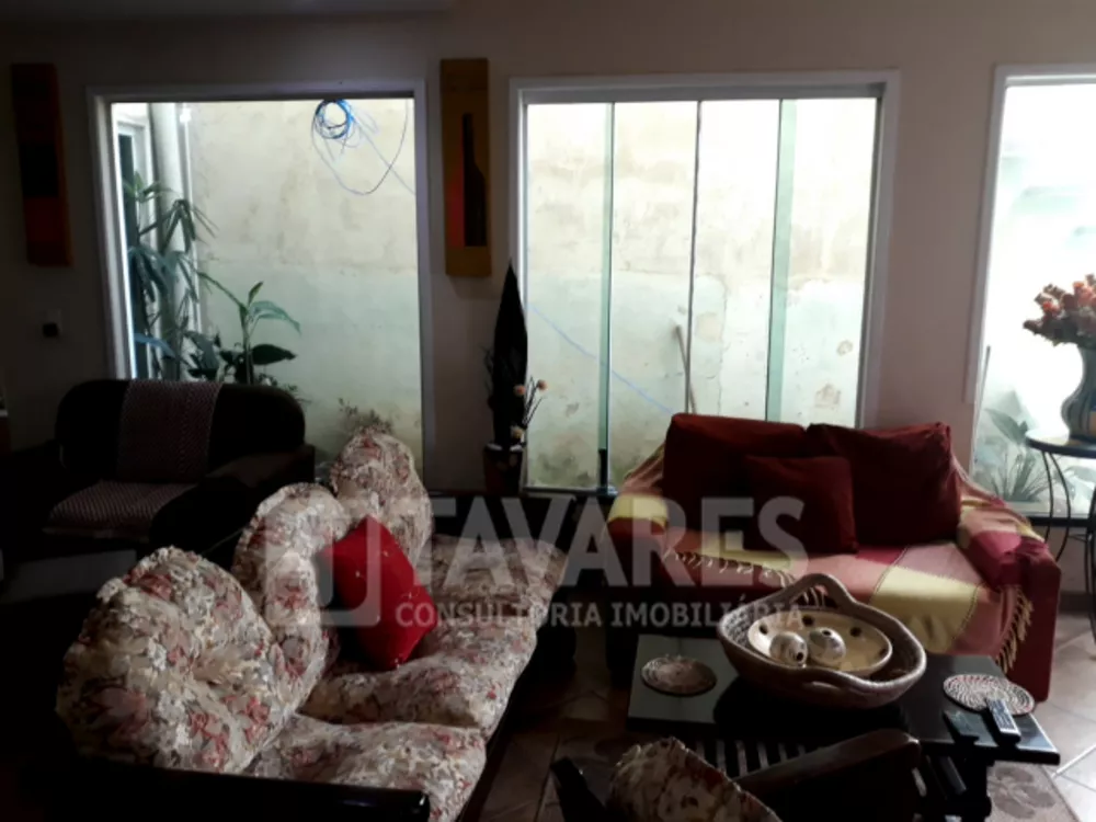 Casa, 4 quartos, 240 m² - Foto 11