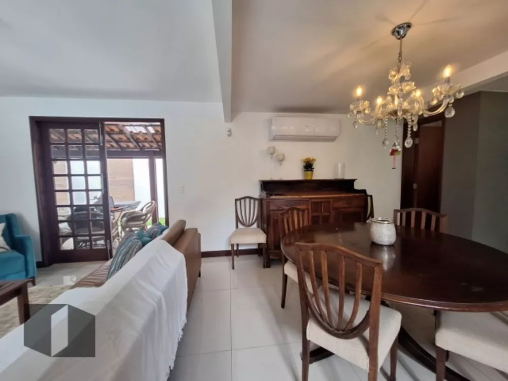 Casa, 4 quartos, 191 m² - Foto 1