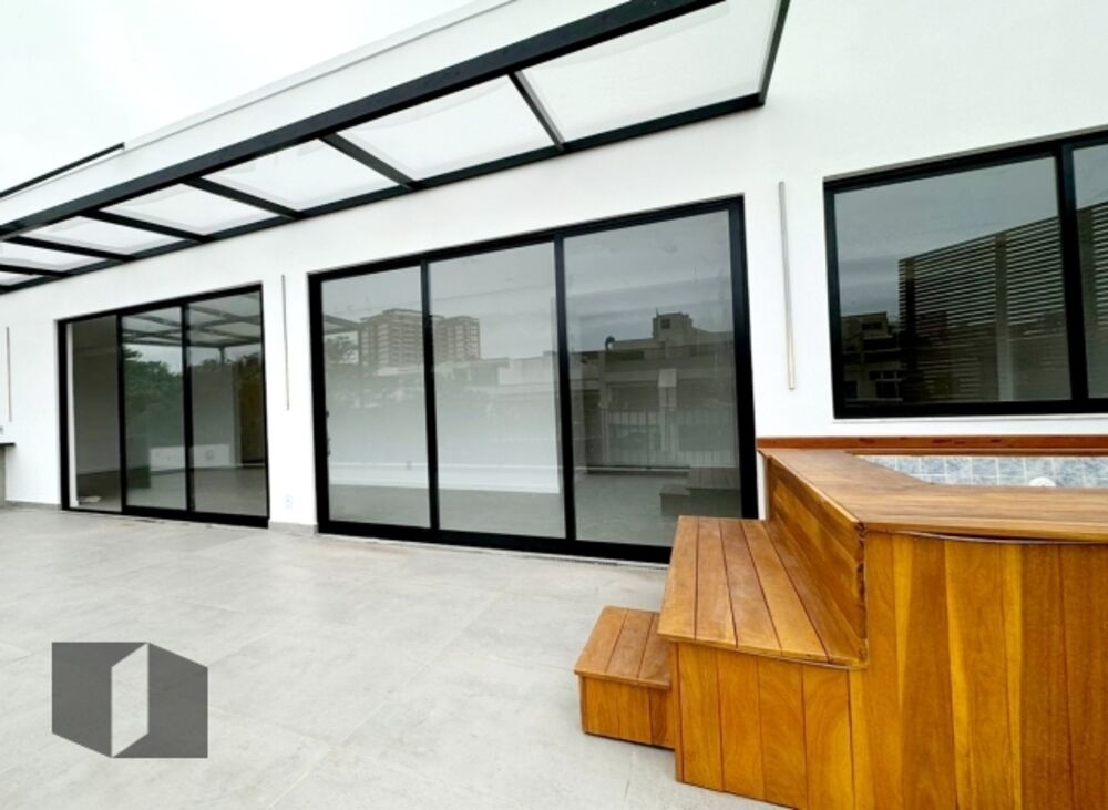 Cobertura à venda com 3 quartos, 210m² - Foto 1