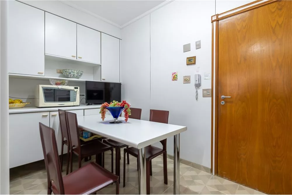 Apartamento à venda com 4 quartos, 214m² - Foto 2