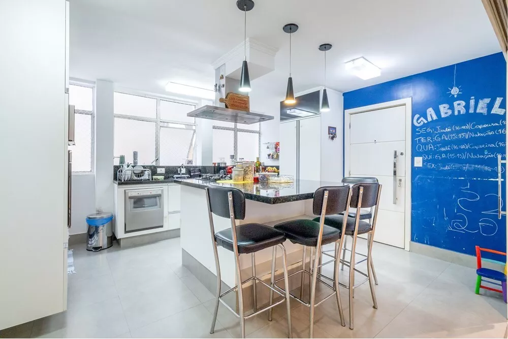 Apartamento à venda com 3 quartos, 159m² - Foto 3