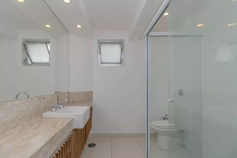 Apartamento à venda com 3 quartos, 206m² - Foto 3