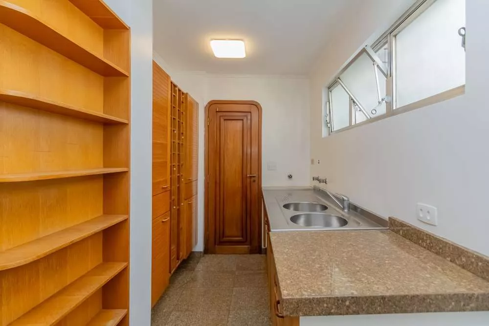 Apartamento à venda com 3 quartos, 206m² - Foto 9