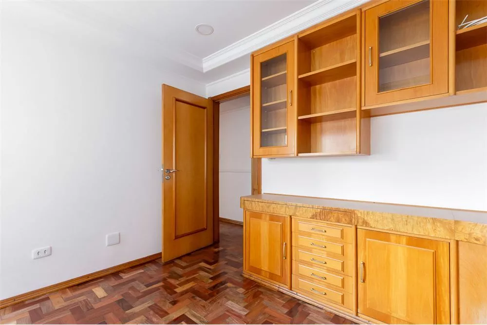 Apartamento à venda com 3 quartos, 144m² - Foto 3