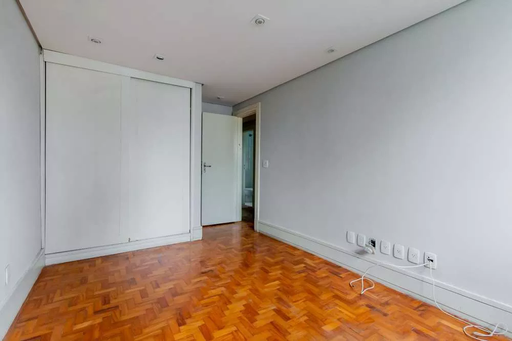 Apartamento à venda com 3 quartos, 135m² - Foto 9