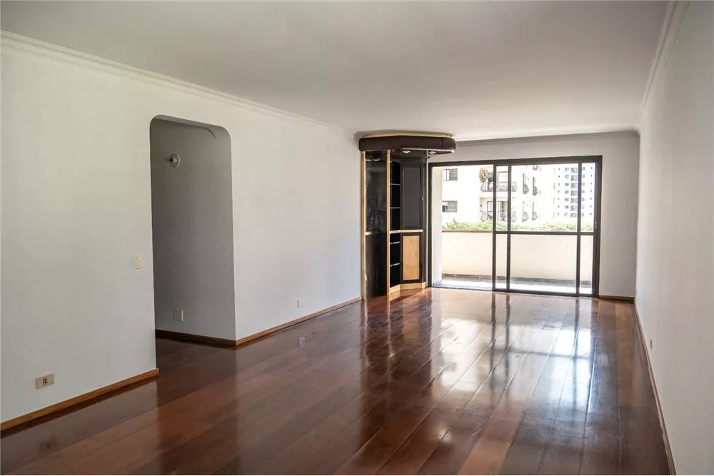 Apartamento à venda com 3 quartos, 207m² - Foto 2