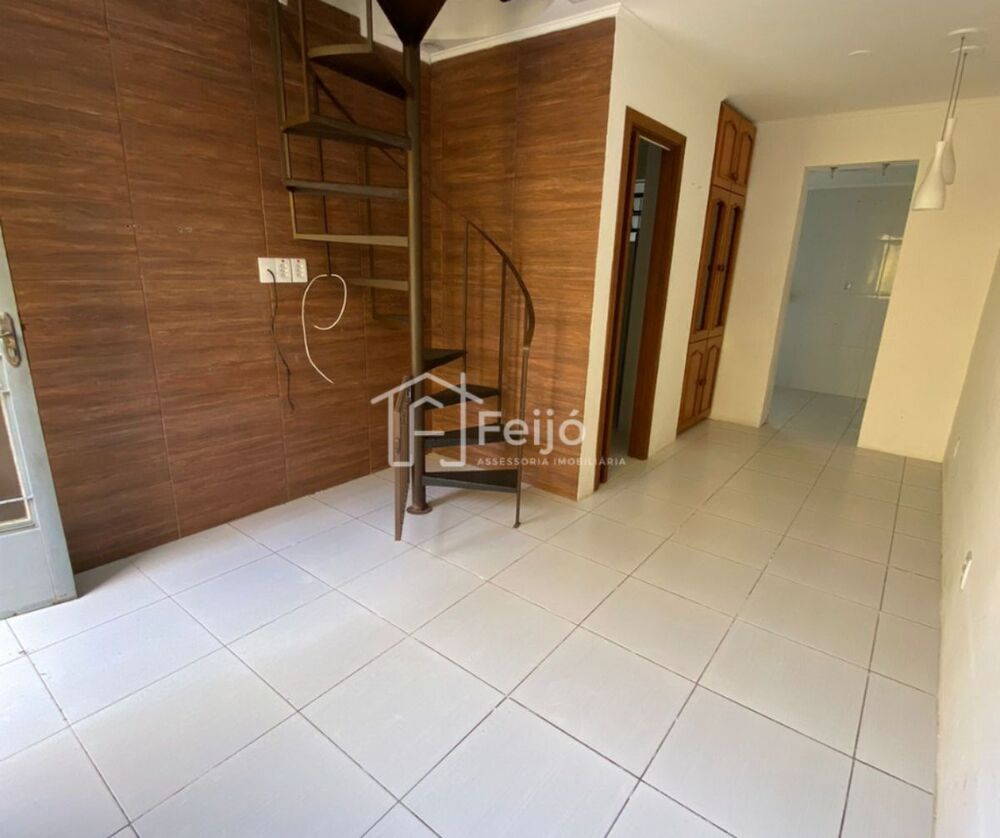 Sobrado à venda com 2 quartos, 36m² - Foto 1