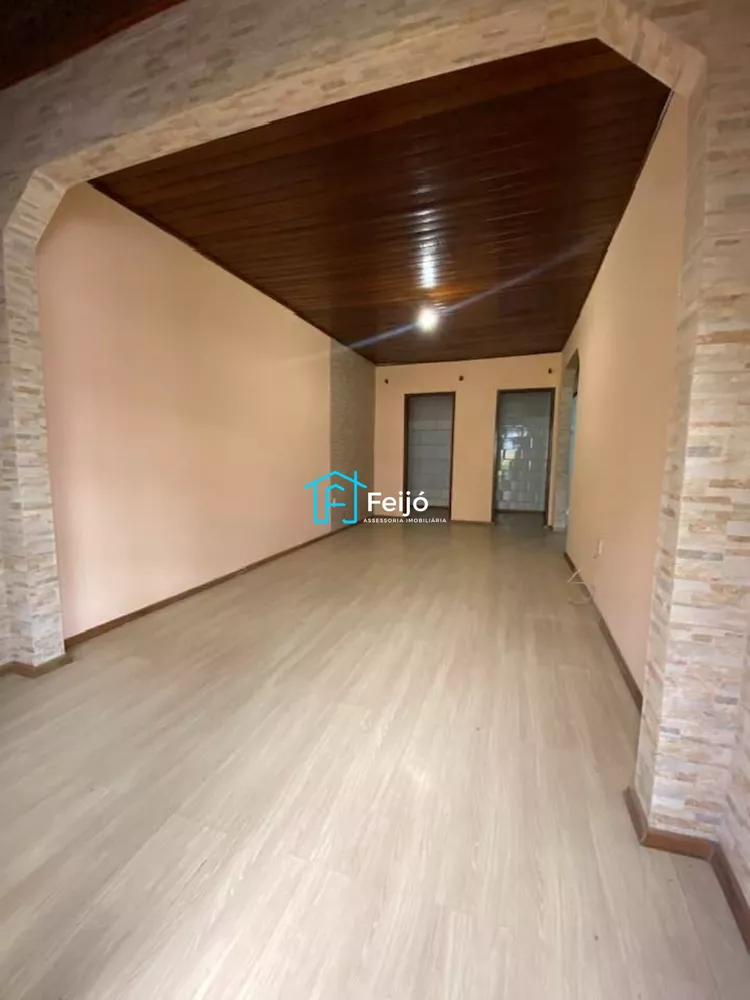 Casa à venda com 3 quartos, 180m² - Foto 4