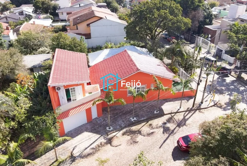 Casa à venda com 3 quartos, 197m² - Foto 1