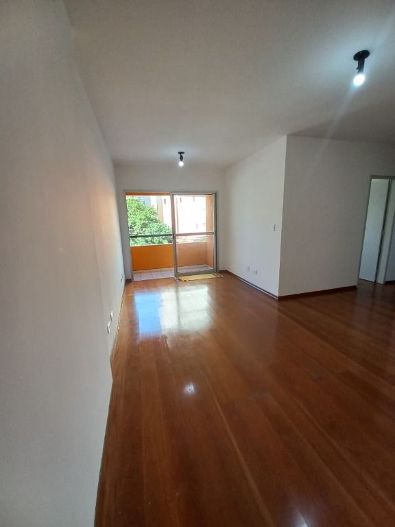 Apartamento para alugar com 3 quartos, 70m² - Foto 11