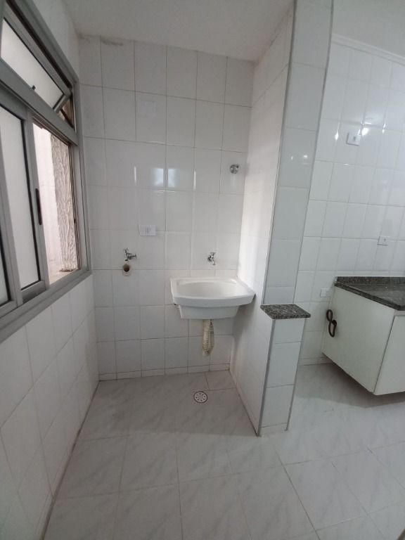 Apartamento para alugar com 3 quartos, 70m² - Foto 2