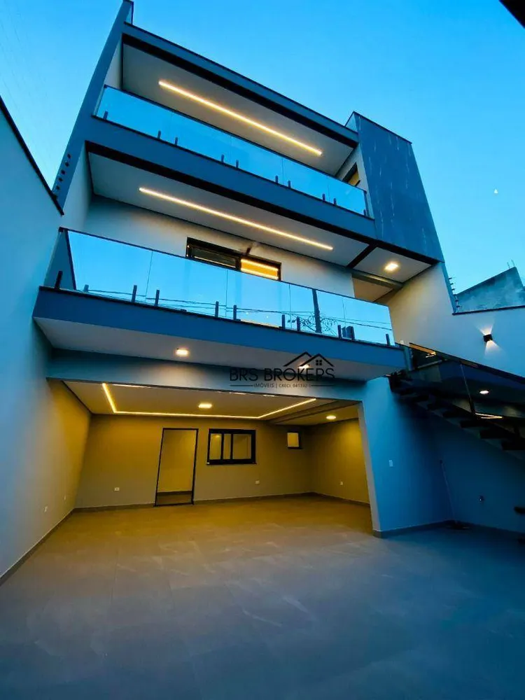 Sobrado, 3 quartos, 218 m² - Foto 1