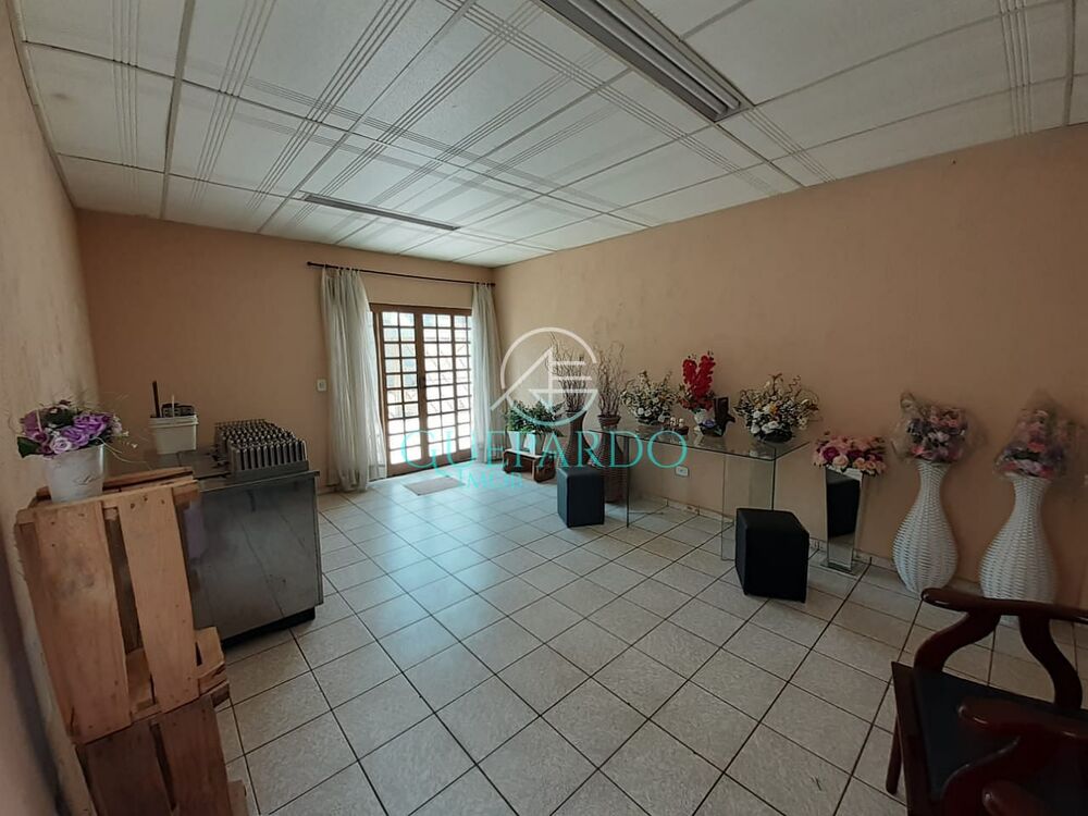 Casa, 6 quartos, 225 m² - Foto 2