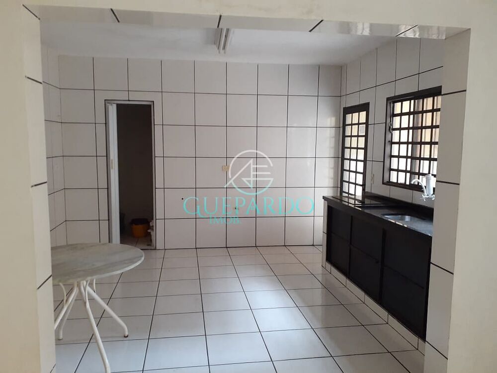 Casa, 6 quartos, 225 m² - Foto 1