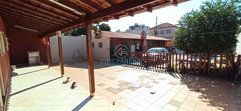 Casa, 4 quartos, 193 m² - Foto 2