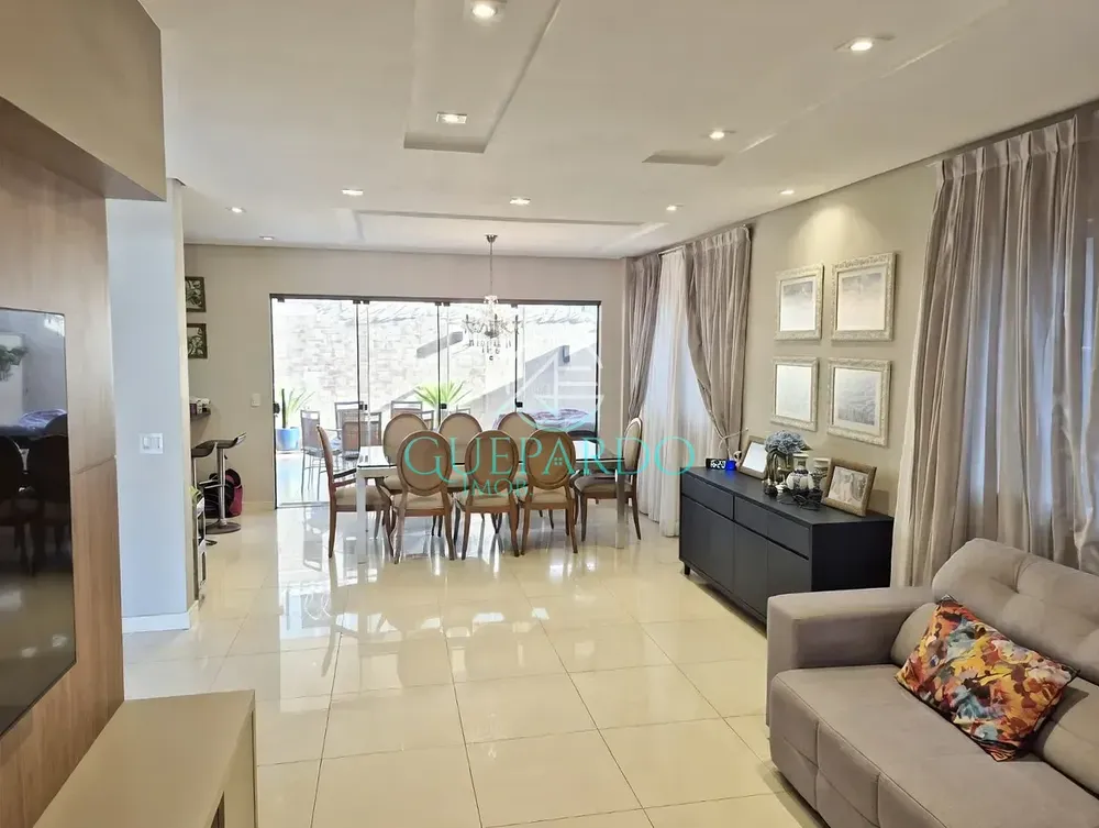 Casa, 3 quartos, 220 m² - Foto 2