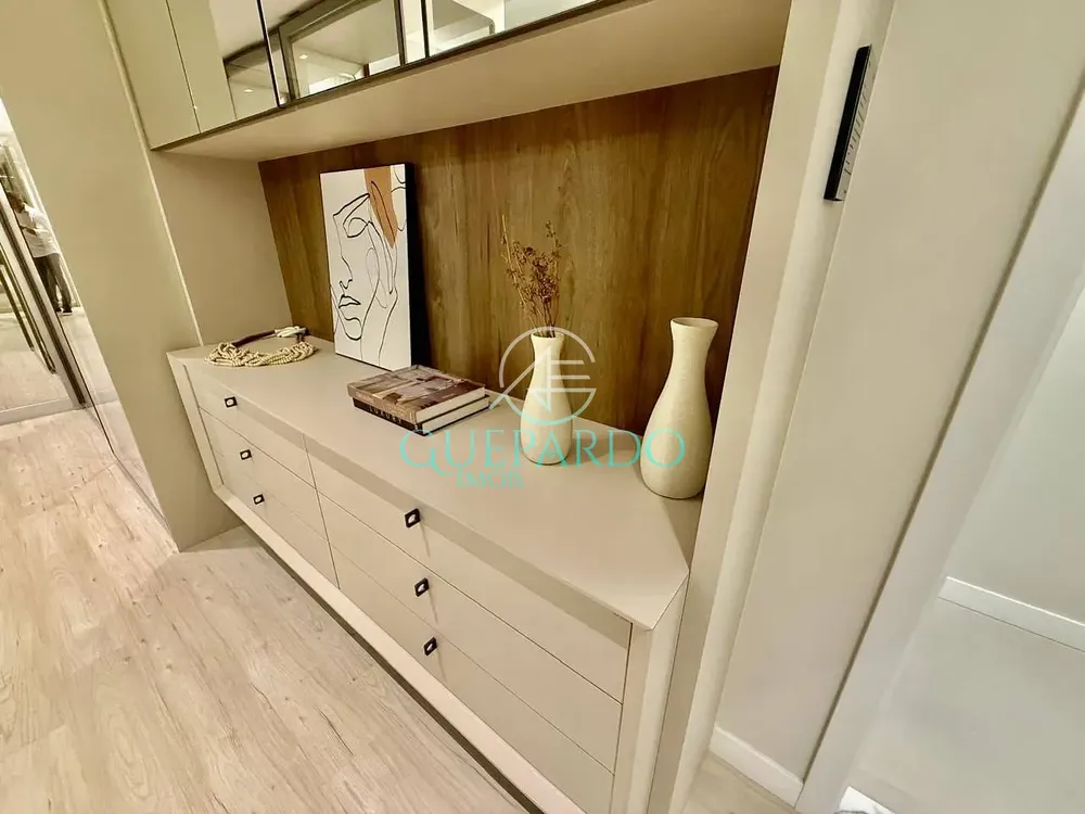 Apartamento, 3 quartos, 198 m² - Foto 1